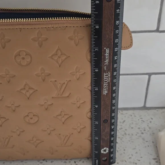 CAMEL Monogram Coussin - Picture 10 of 11